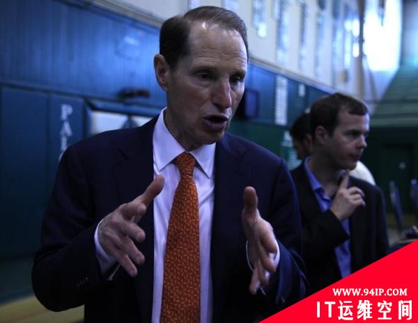 施密特：美国监控丑闻将破坏互联网发展